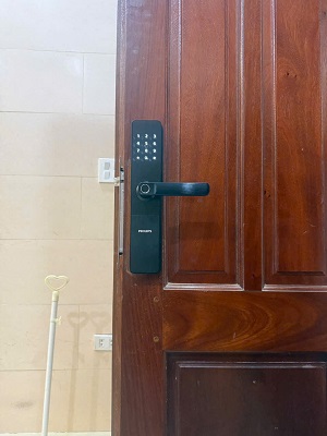 Lắp khoá cửa Philips DDL609 - 5HS tại 477 Kim Mã, Ba Đình nhanh chóng