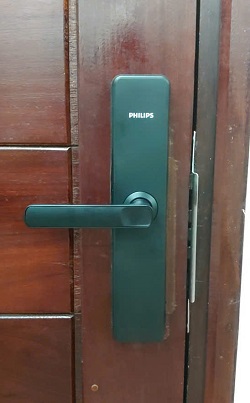 Hình ảnh sau khi lắp khoá Philips DDL609-5HS