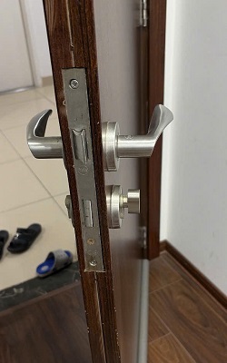Trước khí lắp khoá thông minh